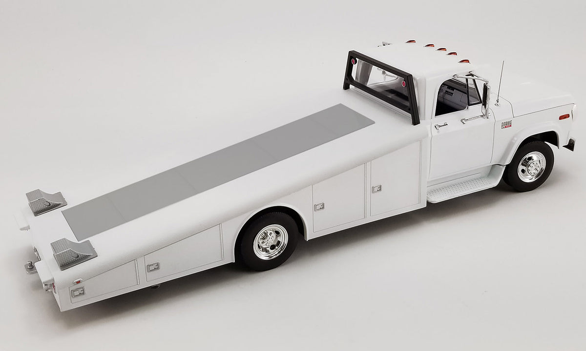 1970 Dodge D-300 Ramp Truck (White) 1:18 Diecast – Fast Lane