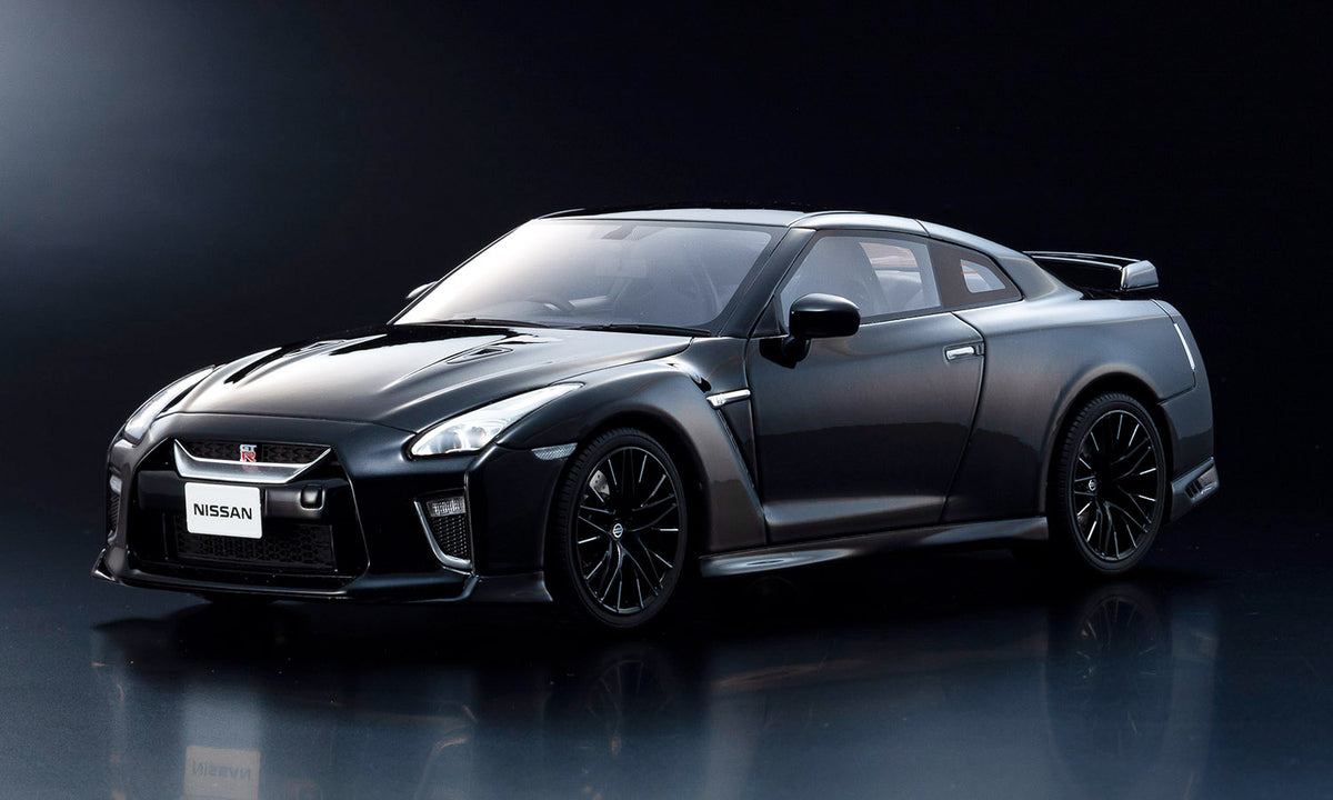 2020 Nissan GT-R (Black) 1:18 Diecast – Fast Lane Classic Cars