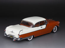 1955 Pontiac Star Chief  White Mist/Fire Gold 1:18 Diecast