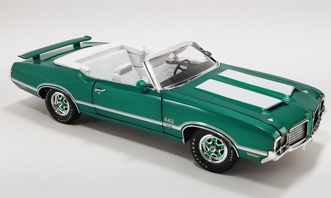 1972 Oldsmobile 442 W-30 Convertible (Radiant Green) 1:18 Diecast