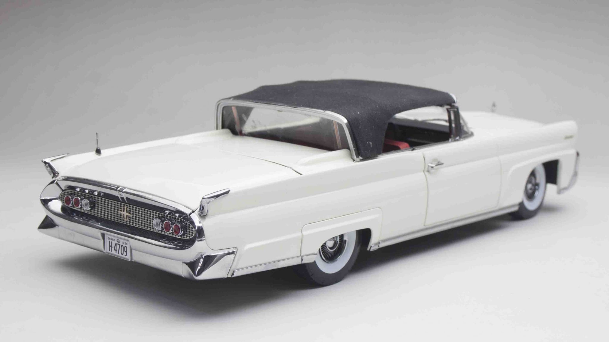 1958 Lincoln Continental MKIII Close Convertible 1:18 Diecast