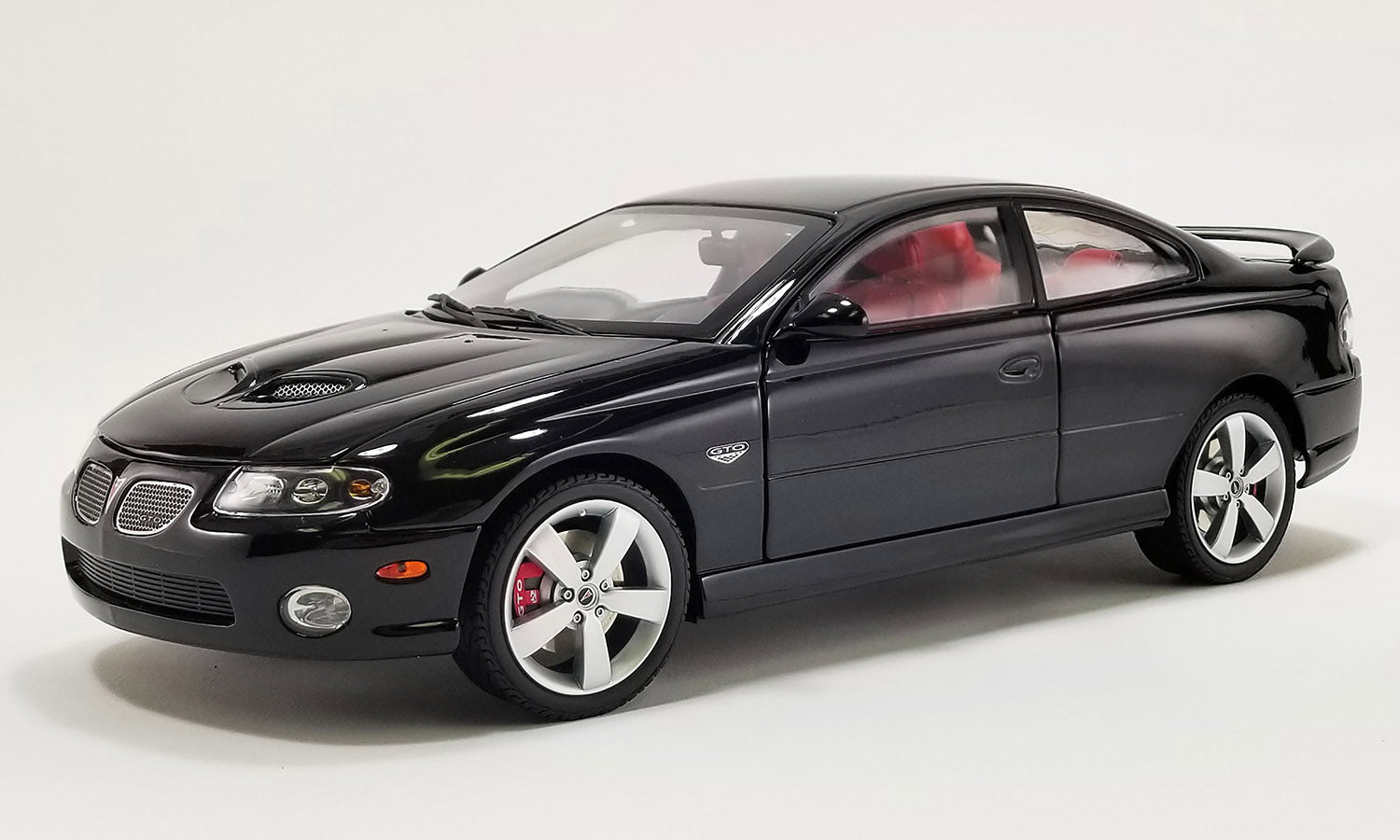 ACME 1:18 1966 Pontiac GTO Restomod, Black/Yellow