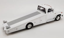 1970 Dodge D-300 Ramp Truck (White) 1:18 Diecast