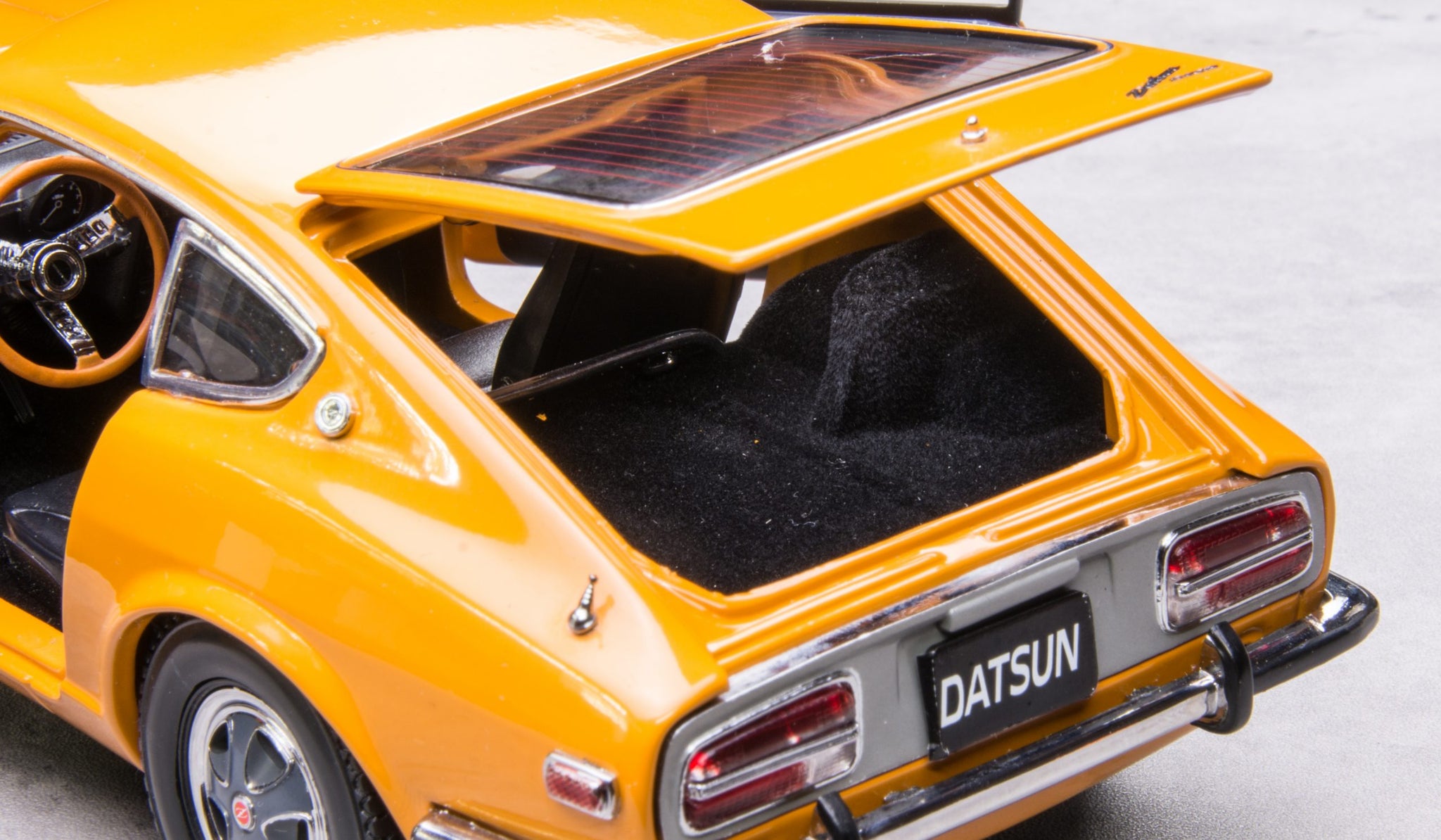 Oxford Diecast 1/43 Scale Model Car DAT001 - Datsun 240Z - Red Oxford Diecast 1/43 Scale Model Car DAT001 - Datsun 240Z - Red